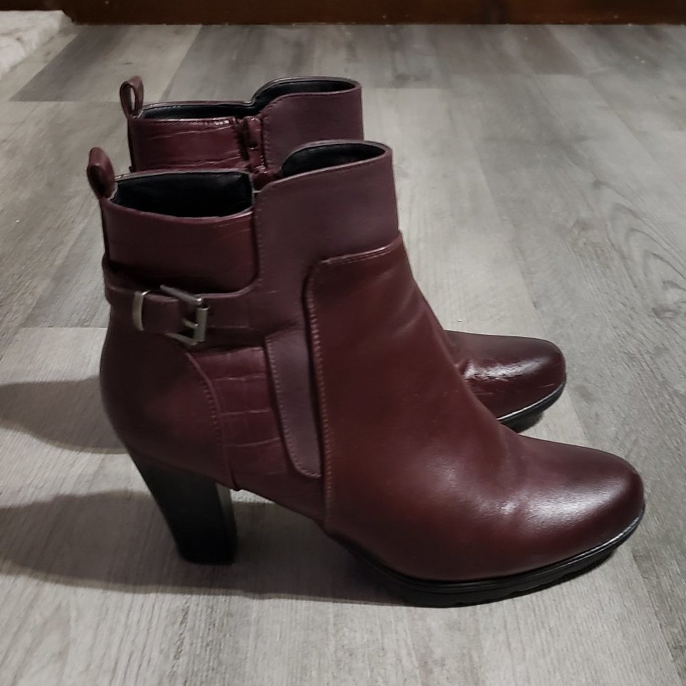 Mysoft chunky stacked heel red burgundy ankle booties, size 8.5
